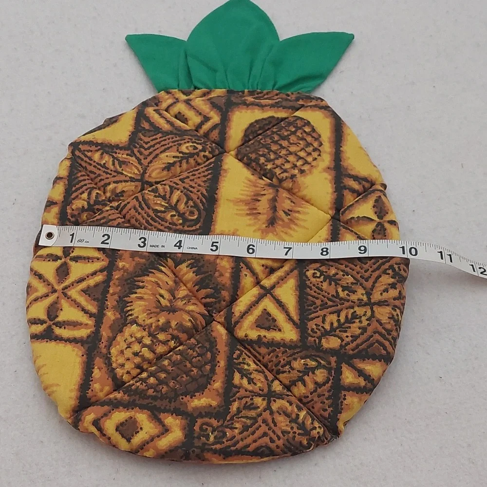 LANAKILA CRAFTS Hawaiian Pineapple Print Mitt Pot Holders